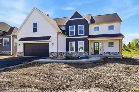 142 Barton Creek Dr, Perrysburg, OH 43551
