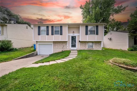 291 Kingswood Trail Dr, Toledo, OH 43615