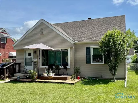 807 Sandralee Dr, Toledo, OH 43612