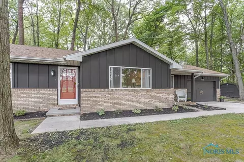 1808 Berkey Rd, Swanton, OH 43558