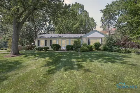 6035 Winterhaven Dr, Sylvania, OH 43560