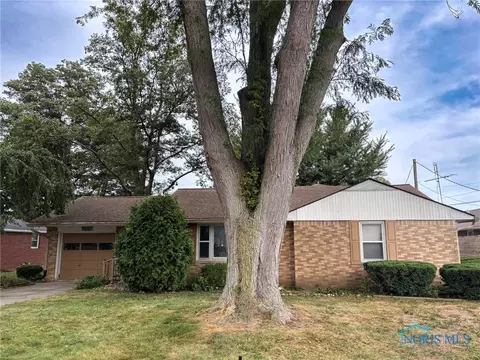 948 Daggett Dr, Napoleon, OH 43545