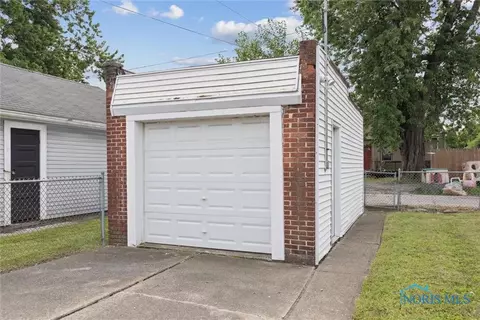 1749 Hamilton St, Toledo, OH 43607 photo 35