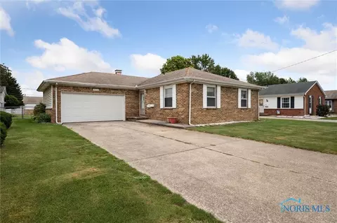 223 Sequoia Dr, Oregon, OH 43616