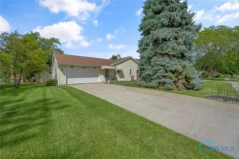 2621 Gladhaven Dr, Oregon, OH 43616