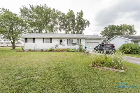 1819 Maumee Dr, Defiance, OH 43512