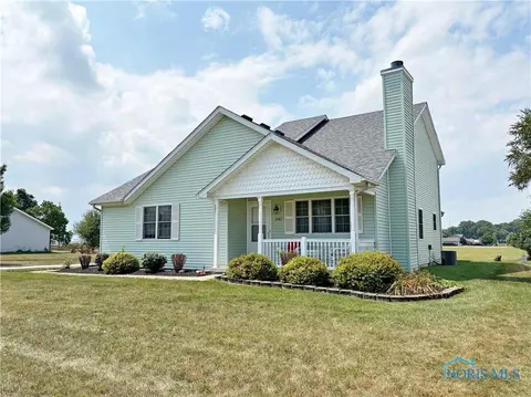 1042 Anna Ln, Bowling Green, OH 43402