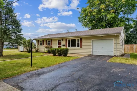 1926 Cottonwood St, Findlay, OH 45840