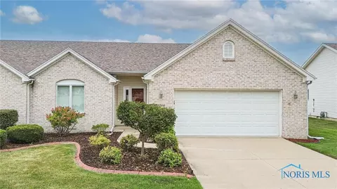 4266 Waterbend Dr, Maumee, OH 43537