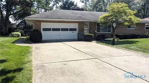 3201 Oak Grove Pl, Toledo, OH 43613