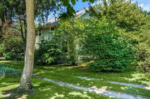 1402 S Crissey Rd, Holland, OH 43528