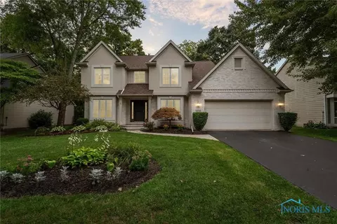 2220 Stonybrook Blvd, Sylvania, OH 43560