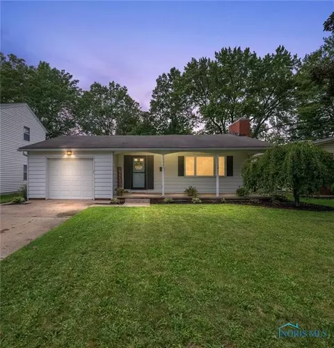5027 Oakridge Dr, Toledo, OH 43623