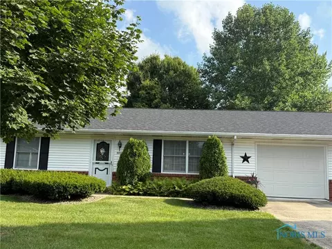 961 Tucker Ln #B, Fremont, OH 43420