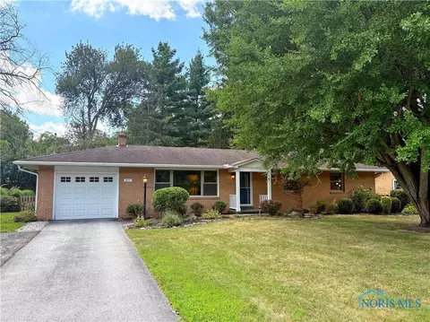 873 Carol Rd, Bowling Green, OH 43402