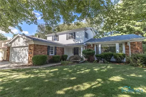 4731 Weldwood Ln, Sylvania, OH 43560
