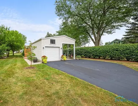 112 W Main St, Haskins, OH 43525