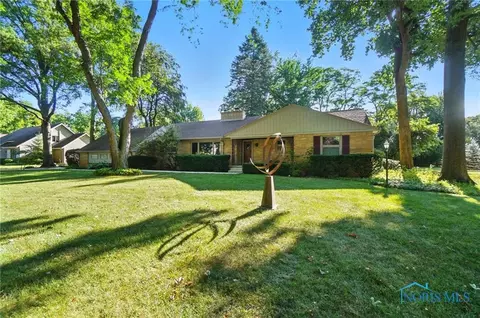 219 Winfield Dr, Bowling Green, OH 43402