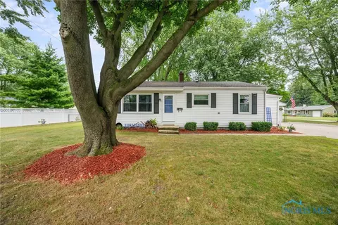 11 Orchard Dr, Waterville, OH 43566