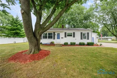 11 Orchard Dr, Waterville, OH 43566