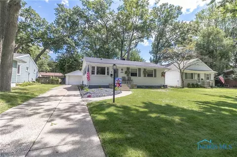 4640 Clover Ln, Toledo, OH 43623