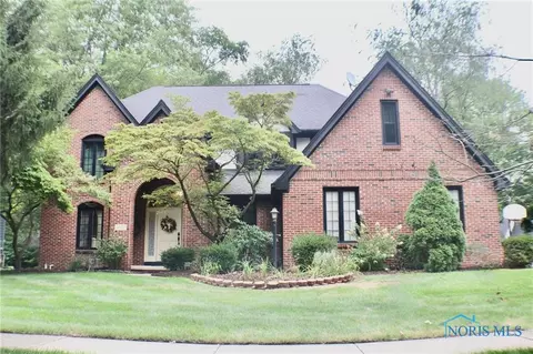 2910 Tracewood Dr, Toledo, OH 43617