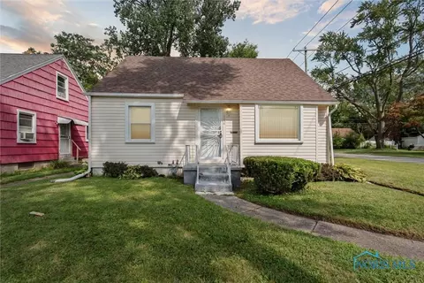 904 Mackow Dr, Toledo, OH 43607