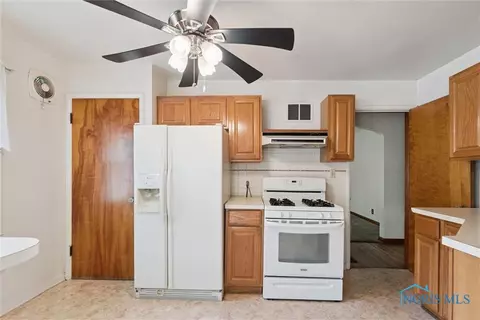 904 Mackow Dr, Toledo, OH 43607 photo 17