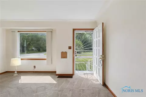 904 Mackow Dr, Toledo, OH 43607 photo 6