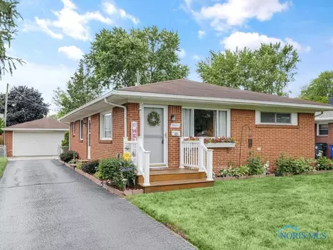 2411 Hiddenbrook Dr, Toledo, OH 43613