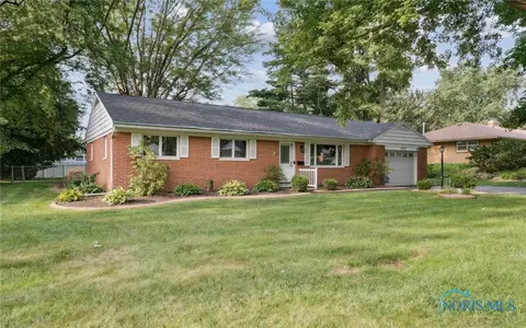 4737 Brookhurst Rd, Sylvania, OH 43560