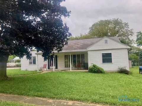 17 Hollister St, Monroeville, OH 44847