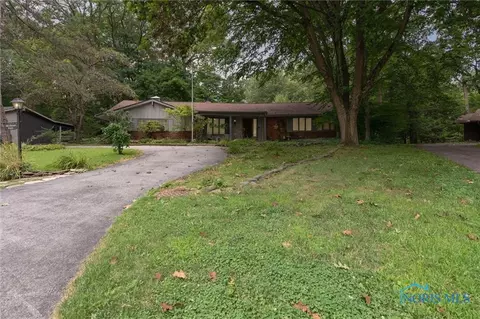 5121 Chatham Valley Dr, Toledo, OH 43615