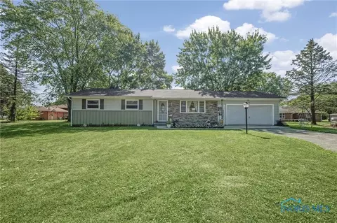 500 Sandalwood Ln, Delta, OH 43515