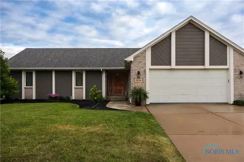 2834 Hartley St, Oregon, OH 43616