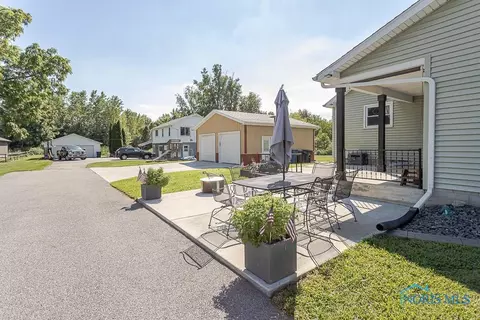 3070 Pickle Rd, Oregon, OH 43616 photo 4