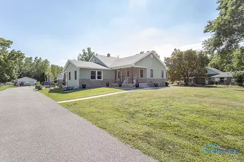 3070 Pickle Rd, Oregon, OH 43616 photo 2