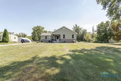 3070 Pickle Rd, Oregon, OH 43616 photo 3