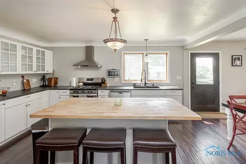 3070 Pickle Rd, Oregon, OH 43616 photo 18
