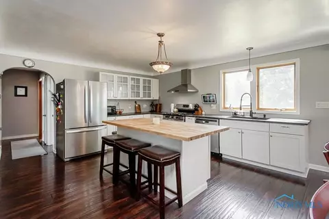 3070 Pickle Rd, Oregon, OH 43616 photo 17
