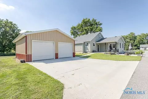 3070 Pickle Rd, Oregon, OH 43616 photo 6