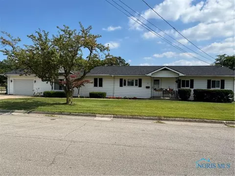 45 Santus Dr, Rossford, OH 43460