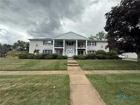 6537 Woodhall Dr #8, Sylvania, OH 43560