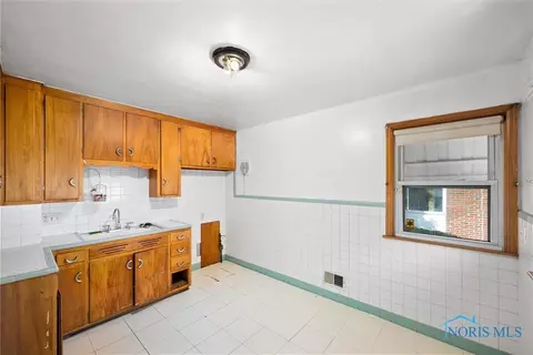 2272 Westmonte Rd, Toledo, OH 43607 photo 17