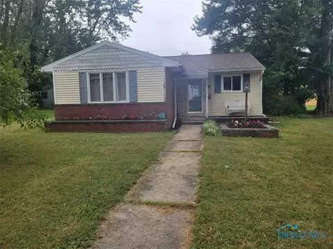 523 S Simon St, Ada, OH 45810