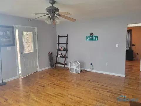 523 S Simon St, Ada, OH 45810 photo 3