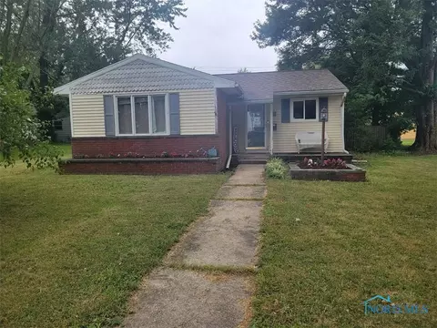 523 S Simon St, Ada, OH 45810