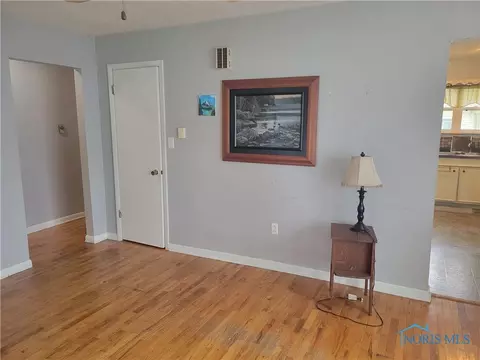 523 S Simon St, Ada, OH 45810 photo 4