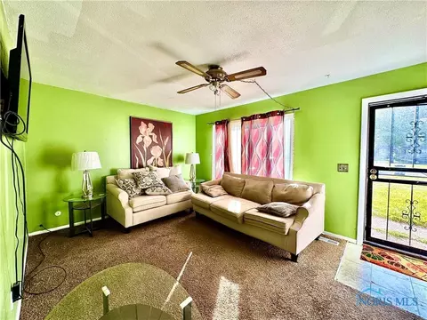 Living - 4132 Redondo Ave, Toledo, OH 43607 photo 2 of 2