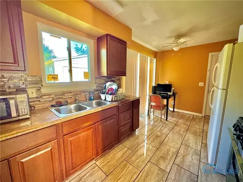 Kitchen - 4132 Redondo Ave, Toledo, OH 43607 photo 1 of 1